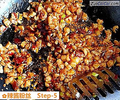 辣酱粉丝做法第五步骤