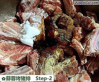 蒜蓉烤猪排做法第二步骤