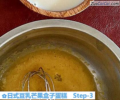 日式豆乳芒果盒子蛋糕做法第三步骤