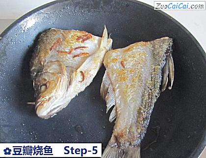 豆瓣烧鱼做法第五步骤
