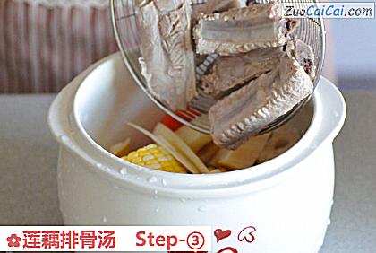 莲藕排骨汤做法第三步骤