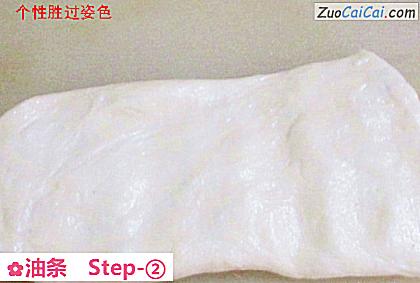 油条做法第二步骤