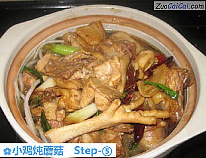 小鸡炖蘑菇做法第五步骤