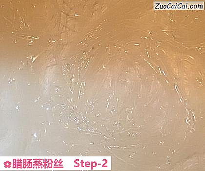 腊肠蒸粉丝做法第二步骤