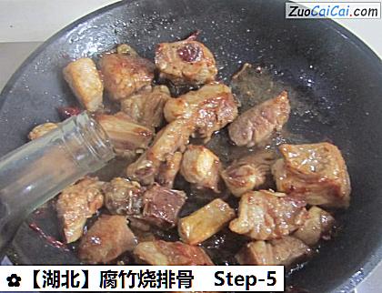 腐竹烧排骨做法第五步骤