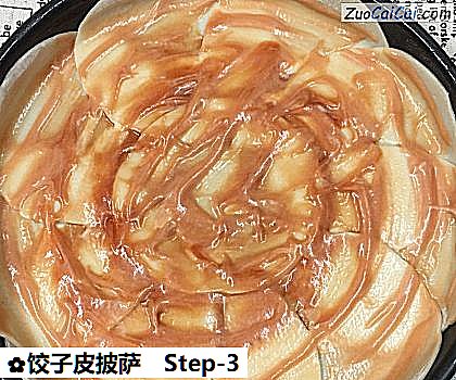 饺子皮披萨做法第三步骤