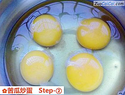 苦瓜炒蛋做法第二步骤