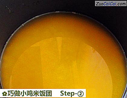 巧做小鸡米饭团做法第二步骤