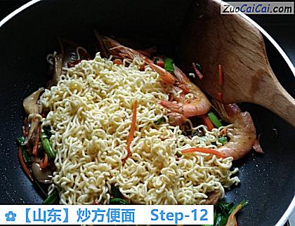 炒方便面做法第十二步骤
