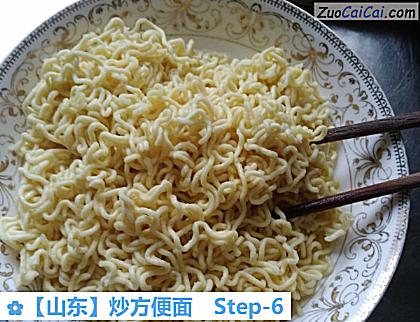 炒方便面做法第六步骤