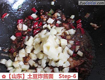 土豆炸酱面做法第六步骤