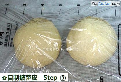 自制披萨皮做法第三步骤