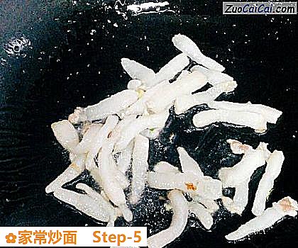 家常炒面做法第五步骤