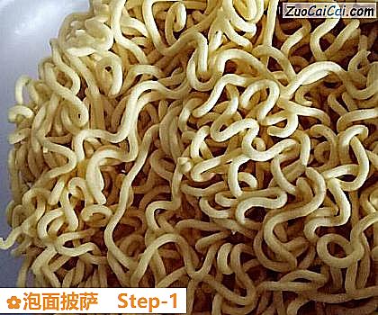 泡面披萨做法第一步骤