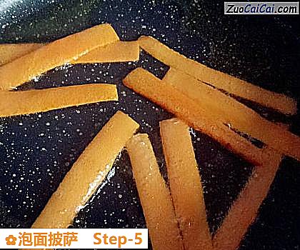 泡面披萨做法第五步骤