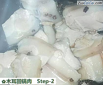 木耳回锅肉做法第二步骤