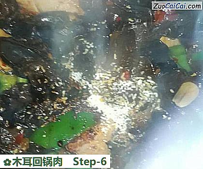 木耳回锅肉做法第六步骤