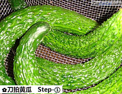 刀拍黄瓜做法第一步骤