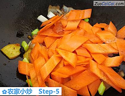 农家小炒做法第五步骤