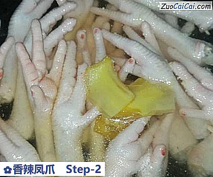 香辣凤爪做法第二步骤