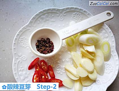 酸辣豆芽做法第二步骤