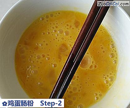 鸡蛋肠粉做法第二步骤