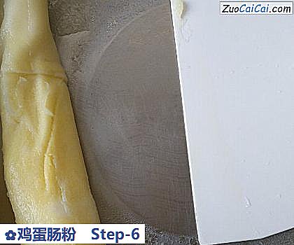 鸡蛋肠粉做法第六步骤