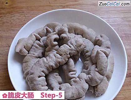 脆皮大肠做法第五步骤