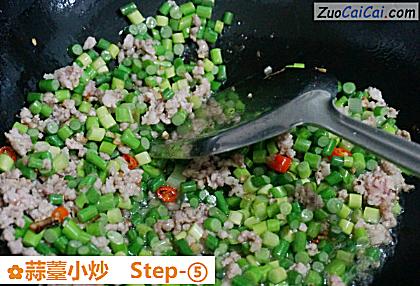蒜薹小炒做法第五步骤