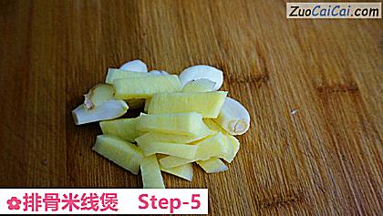 排骨米线煲做法第五步骤
