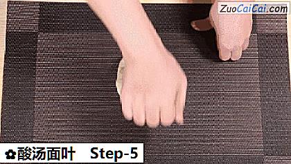 酸汤面叶做法第五步骤