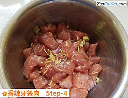 香辣牙签肉做法第四步骤