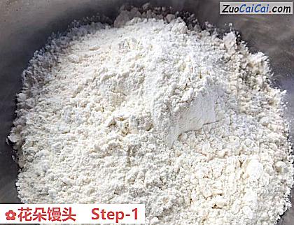 花朵馒头做法第一步骤