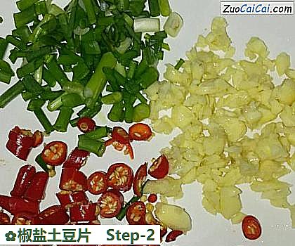 椒盐土豆片做法第二步骤