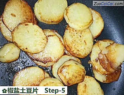 椒盐土豆片做法第五步骤