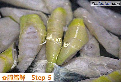 腌笃鲜做法第五步骤