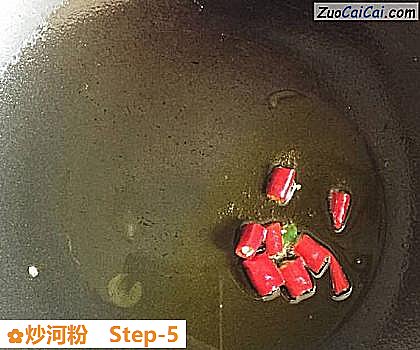 炒河粉做法第五步骤