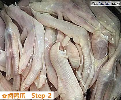 卤鸭爪做法第二步骤