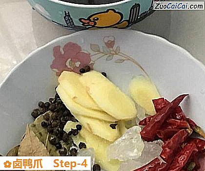 卤鸭爪做法第四步骤