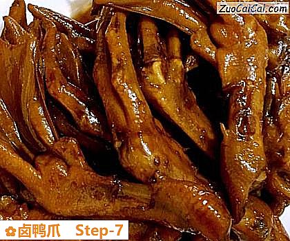 卤鸭爪做法第七步骤