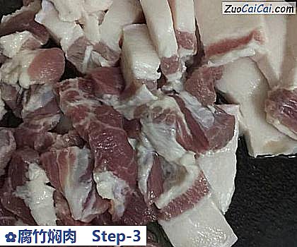 腐竹焖肉做法第三步骤