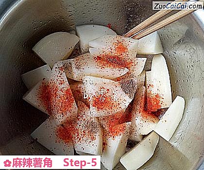 麻辣薯角做法第五步骤