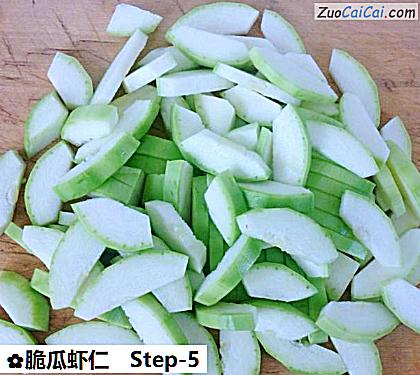 脆瓜虾仁做法第五步骤