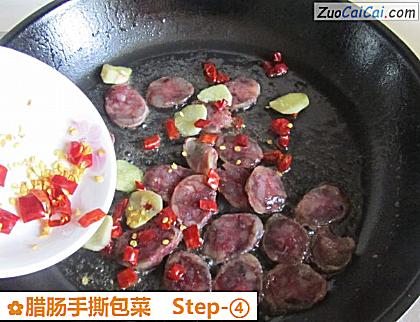 腊肠手撕包菜做法第四步骤