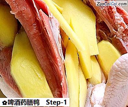 啤酒药膳鸭做法第一步骤