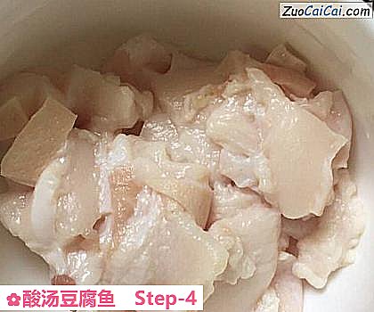 酸汤豆腐鱼做法第四步骤