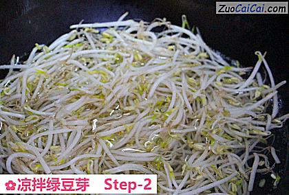 凉拌绿豆芽做法第二步骤