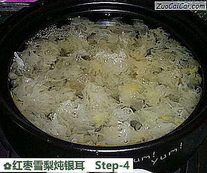 红枣雪梨炖银耳做法第四步骤