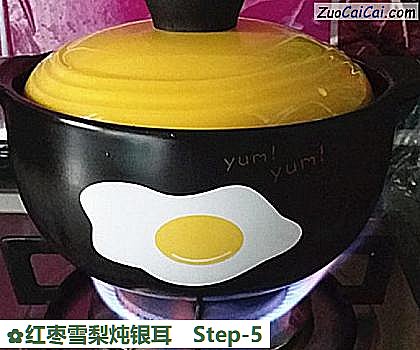 红枣雪梨炖银耳做法第五步骤