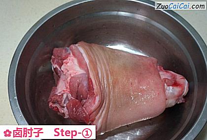 卤肘子做法第一步骤